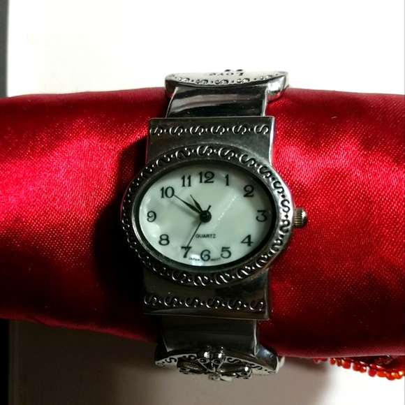 Vintage Cuff Bezel Quartz Silver Watch Oval Face With Faith Hope Love on Band - Picture 1 of 15